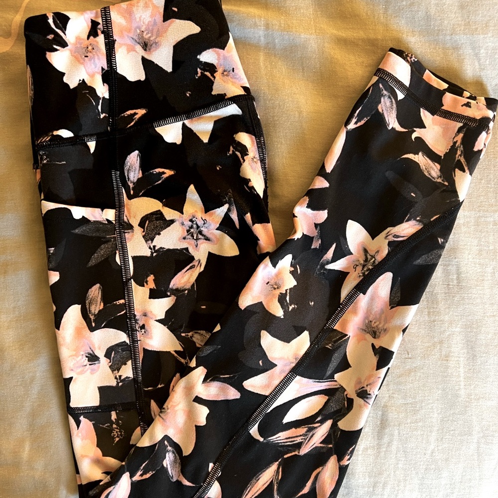 Victoria Secret Sport Leggings Size 10 Like NEW
